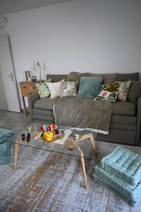 Appartement Carqueiranne Le Port Luaran gambar
