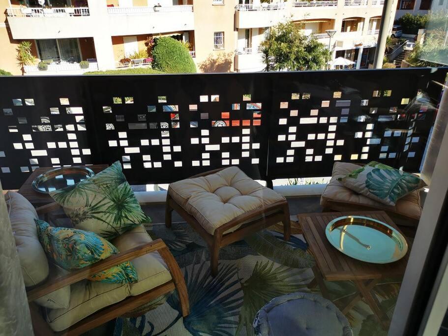 Appartement Carqueiranne Le Port Luaran gambar