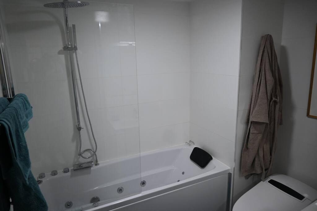 Appartement Carqueiranne Le Port Luaran gambar