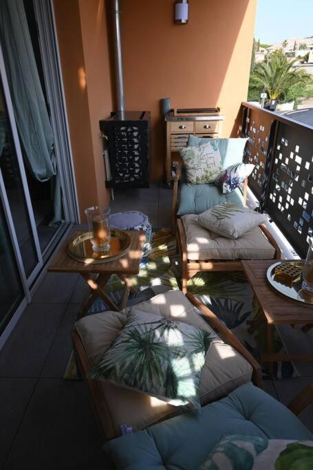 Appartement Carqueiranne Le Port Luaran gambar