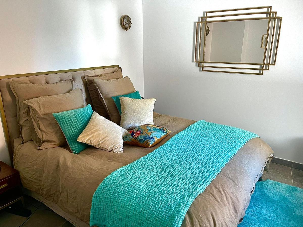 Appartement Carqueiranne Le Port Luaran gambar